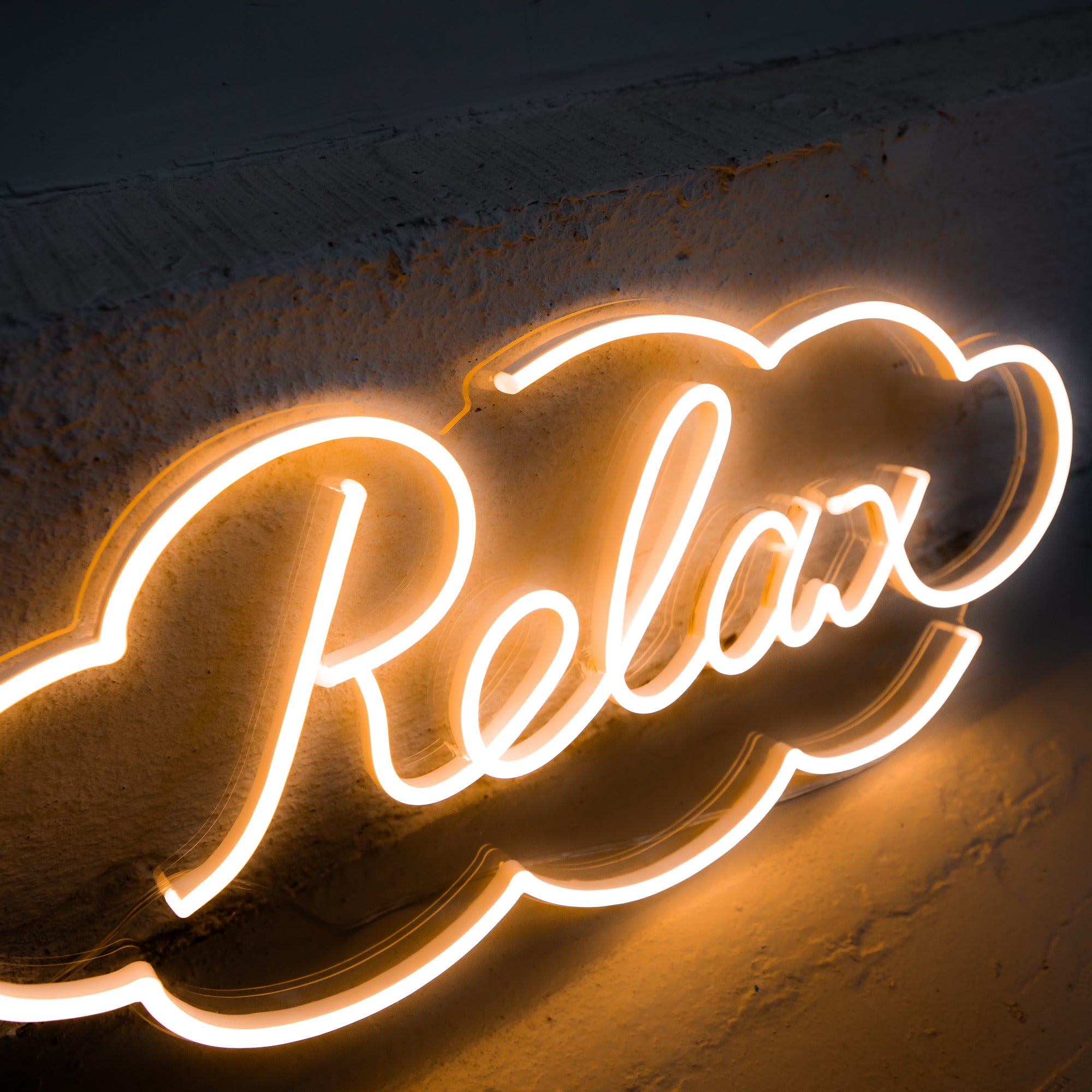 Relax by Ceizer, Zeichen aus Neon-LEDs